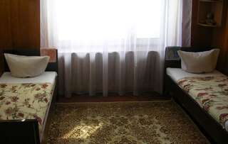 Хостелы Хостел Пилигрим Харьков Двухместный номер эконом-класса с 2 отдельными кроватями-8